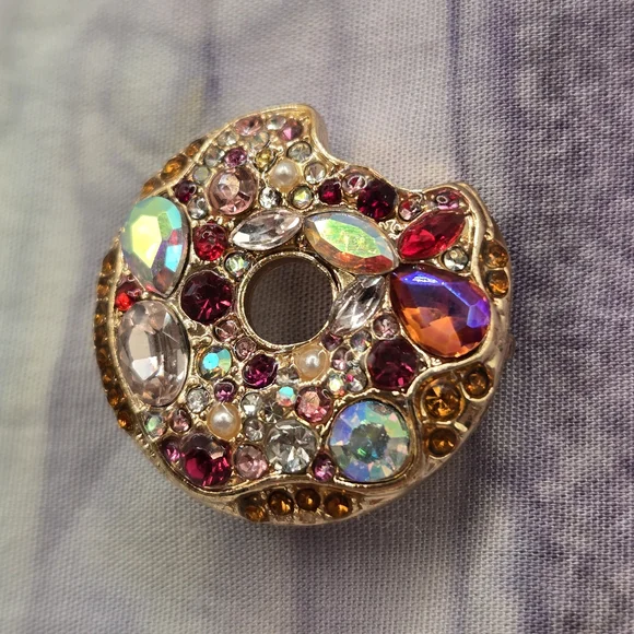 Elegant Multicolor Donut Crystal Pendant - Picture 2 of 4